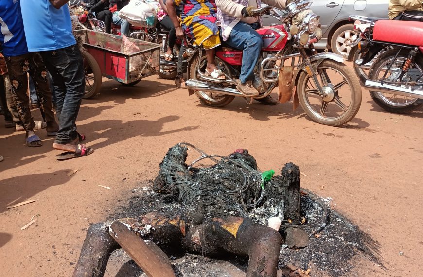 Jungle Justice in Otukpo: A SUSPECTED MOTORCYCLE THIEF BURNT ALIVE TODAY