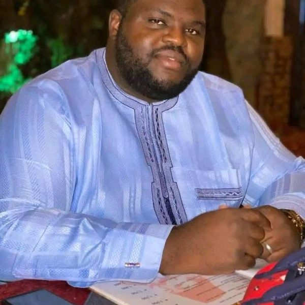Chief Williams Obande Delivers Desks to Local School in Okpoga