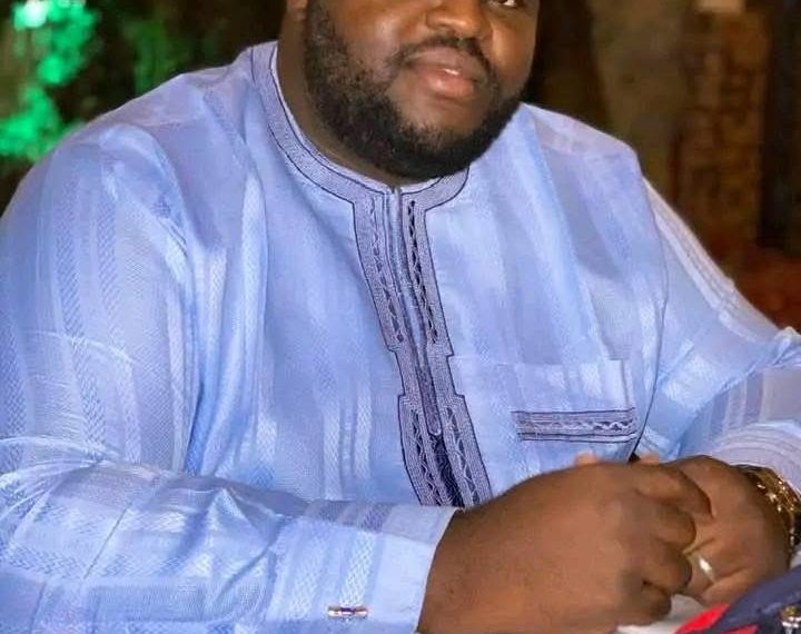 Chief Williams Obande Delivers Desks to Local School in Okpoga
