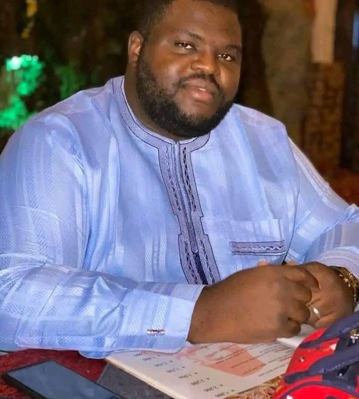 Chief Williams Obande Delivers Desks to Local School in Okpoga